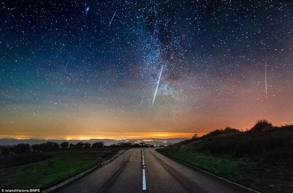 ヨーロッパのふたご座流星群1時間に100個の流星