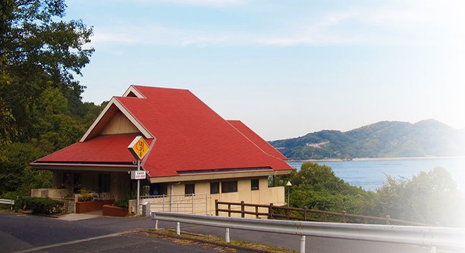 因島大橋の袂にあるはっさく大福の製造元のはっさく屋