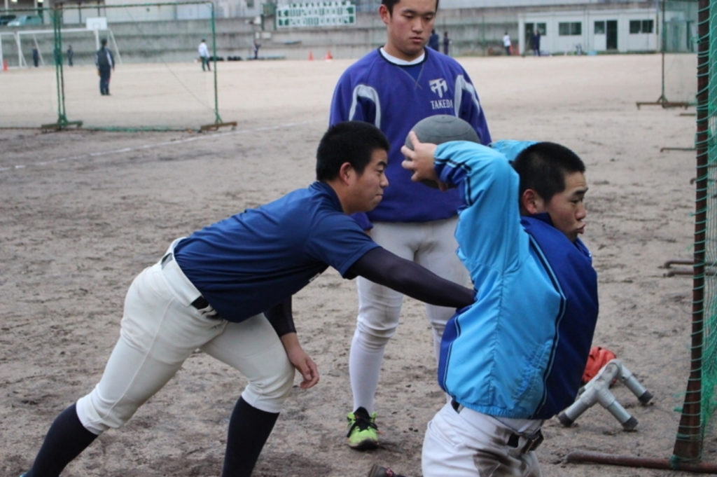 広島武田高校野球部の監督と選手で話し合いトレーニングメニューをそれぞれに組んでいく