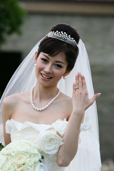 伊東美咲の旦那はパチンコ業界の社長！年収や離婚の噂はほんとう？