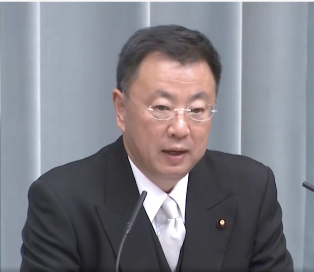 松野官房長官のかつら疑惑浮上！ズラじゃない？時系列で追ってみた