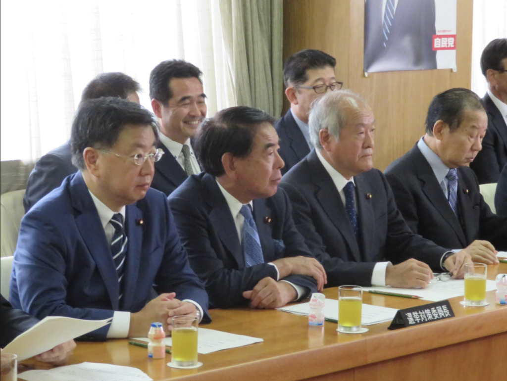 松野官房長官のかつら疑惑浮上！ズラじゃない？時系列で追ってみた